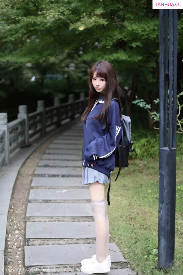   [XiuRen]高清写真图 2023.12.08 No.7784 韩系学妹 短裙美腿第9张图片